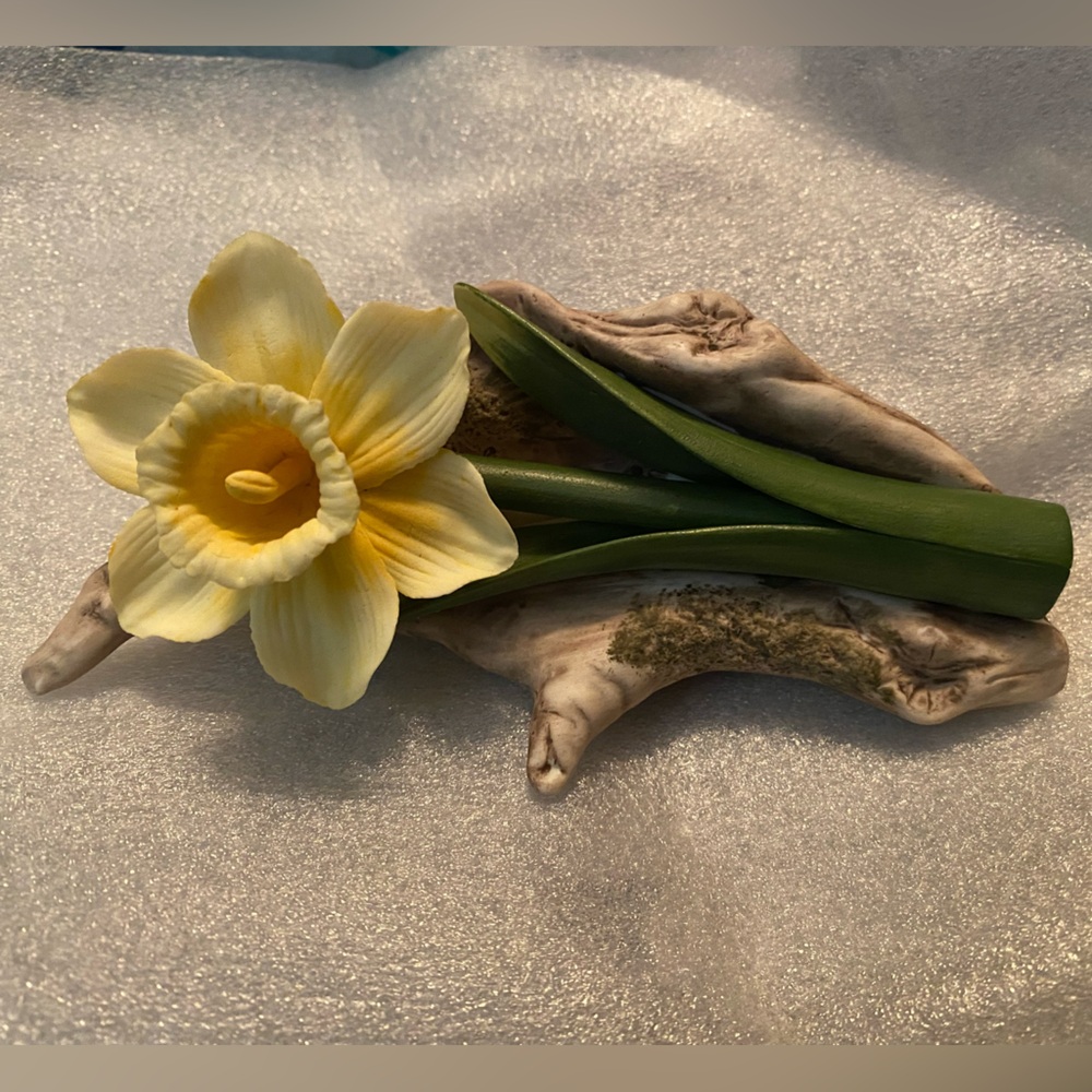 Japan Porcelain Daffodil On Wood